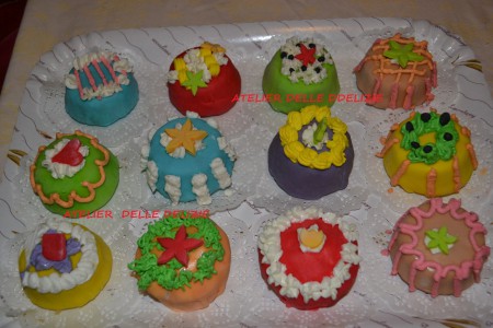 Minicake con cioccolato plastico 